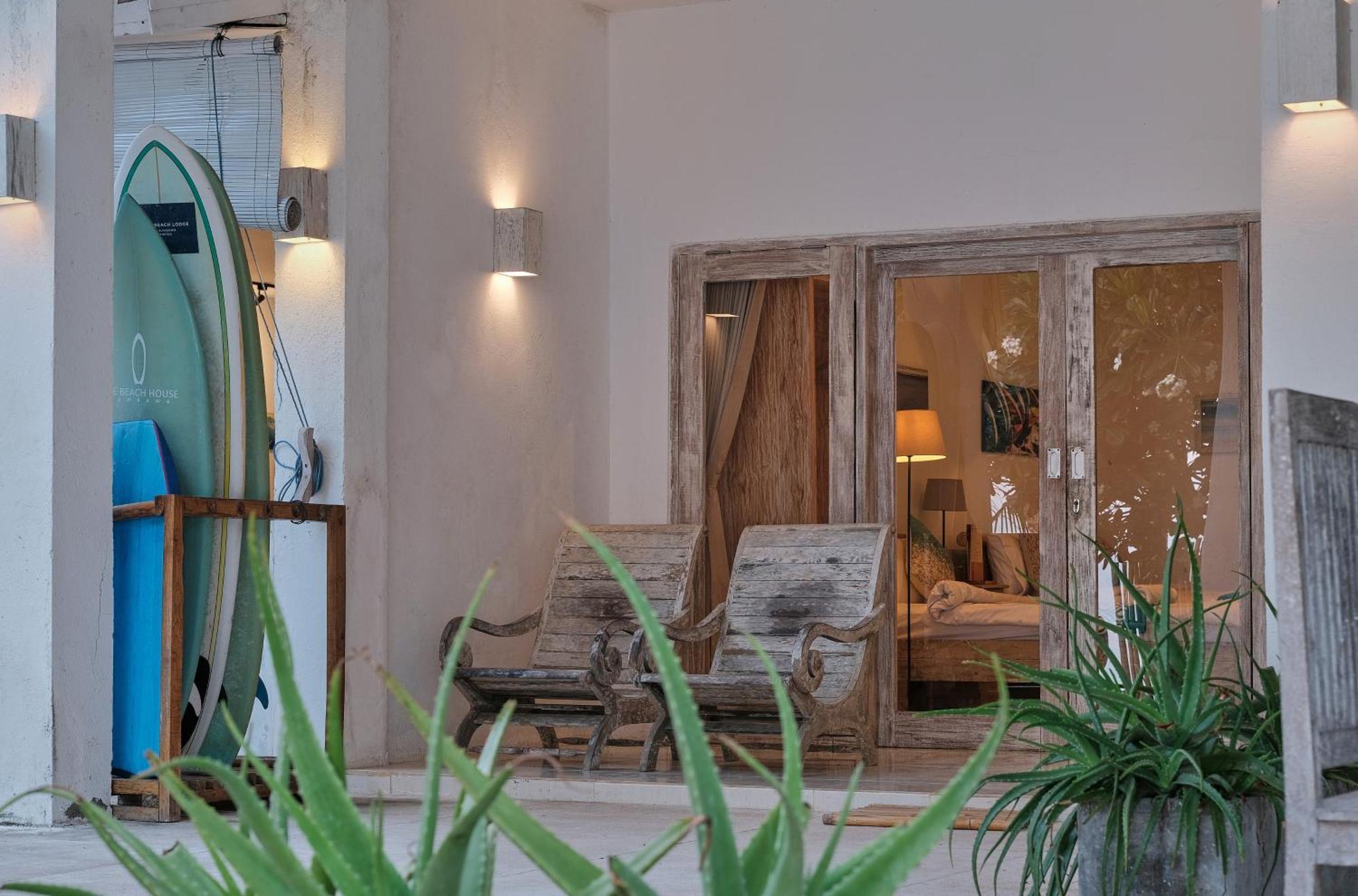 Myamo Beach Lodge Jereweh Exterior photo
